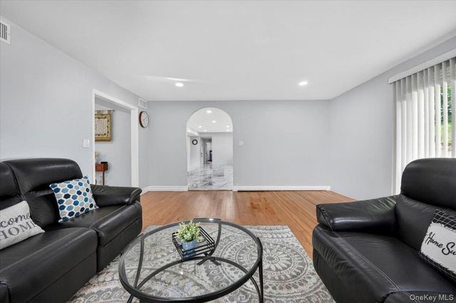 2 Vanderbilt Parkway, Dix Hills, NY 11746