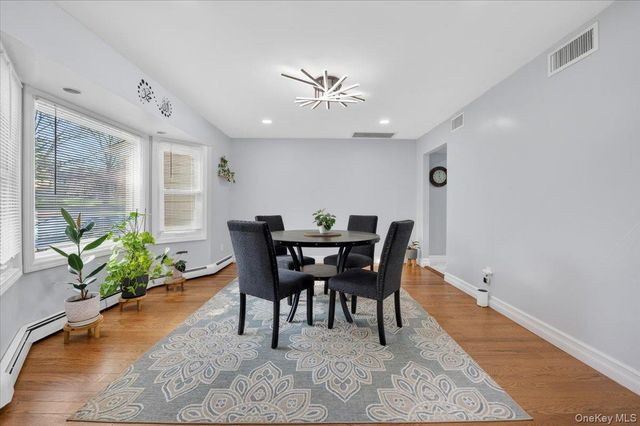 2 Vanderbilt Parkway, Dix Hills, NY 11746