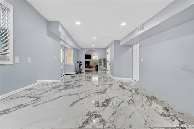 2 Vanderbilt Parkway, Dix Hills, NY 11746