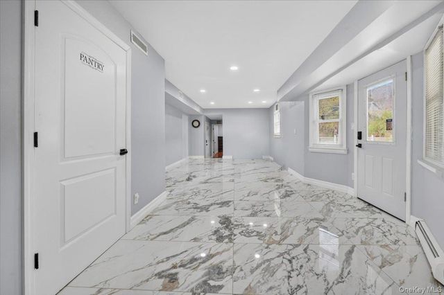 2 Vanderbilt Parkway, Dix Hills, NY 11746