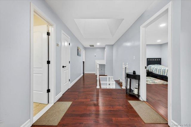 2 Vanderbilt Parkway, Dix Hills, NY 11746
