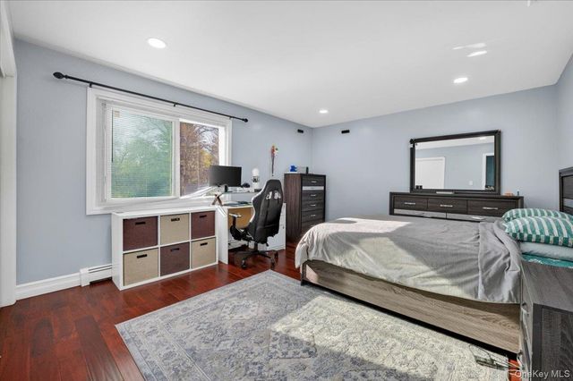 2 Vanderbilt Parkway, Dix Hills, NY 11746
