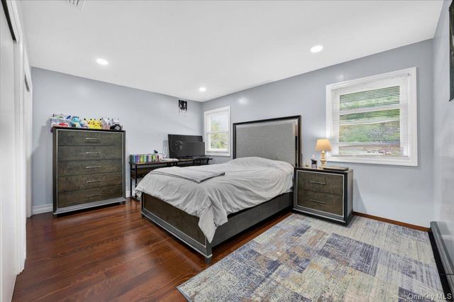 2 Vanderbilt Parkway, Dix Hills, NY 11746