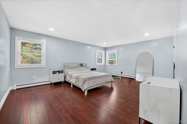 2 Vanderbilt Parkway, Dix Hills, NY 11746