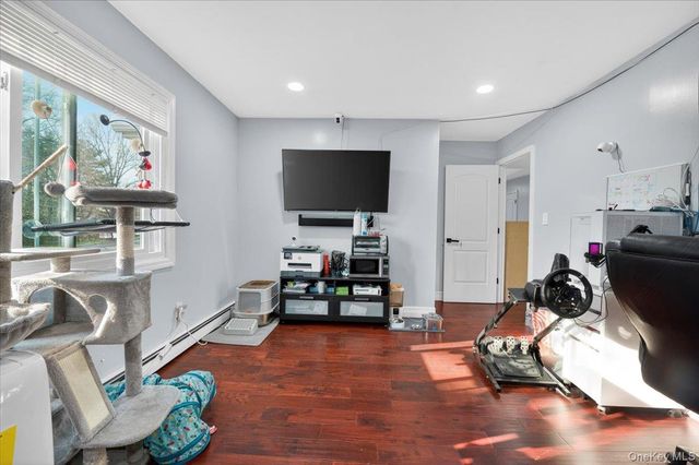 2 Vanderbilt Parkway, Dix Hills, NY 11746