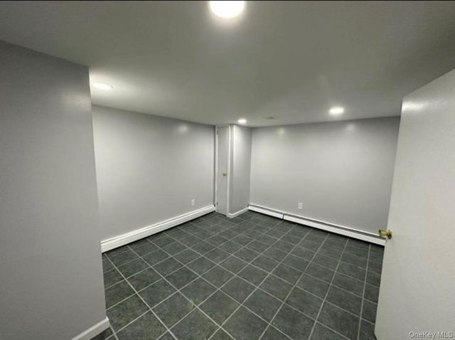 2 Vanderbilt Parkway, Dix Hills, NY 11746