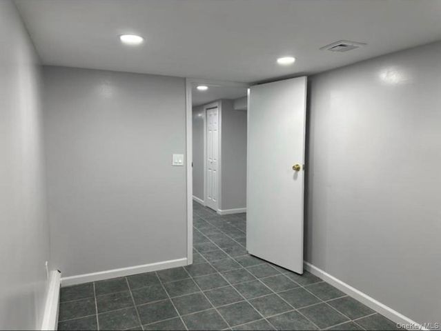 2 Vanderbilt Parkway, Dix Hills, NY 11746