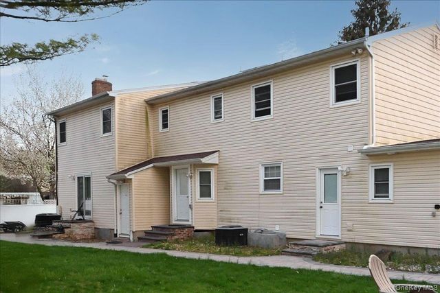 2 Vanderbilt Parkway, Dix Hills, NY 11746