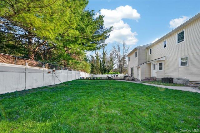 2 Vanderbilt Parkway, Dix Hills, NY 11746