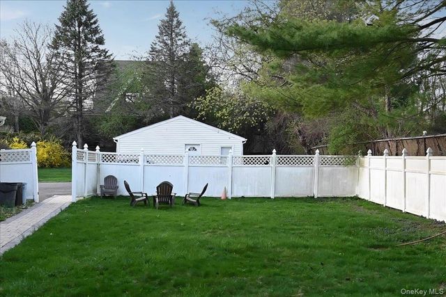 2 Vanderbilt Parkway, Dix Hills, NY 11746