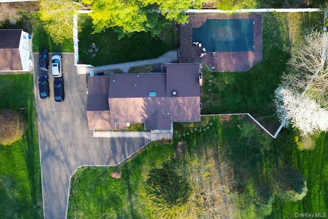 2 Vanderbilt Parkway, Dix Hills, NY 11746