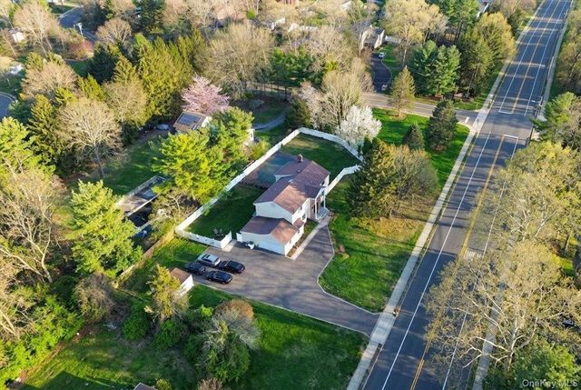 2 Vanderbilt Parkway, Dix Hills, NY 11746
