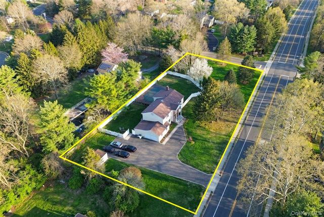 2 Vanderbilt Parkway, Dix Hills, NY 11746