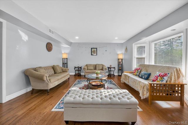 2 Vanderbilt Parkway, Dix Hills, NY 11746