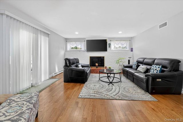 2 Vanderbilt Parkway, Dix Hills, NY 11746