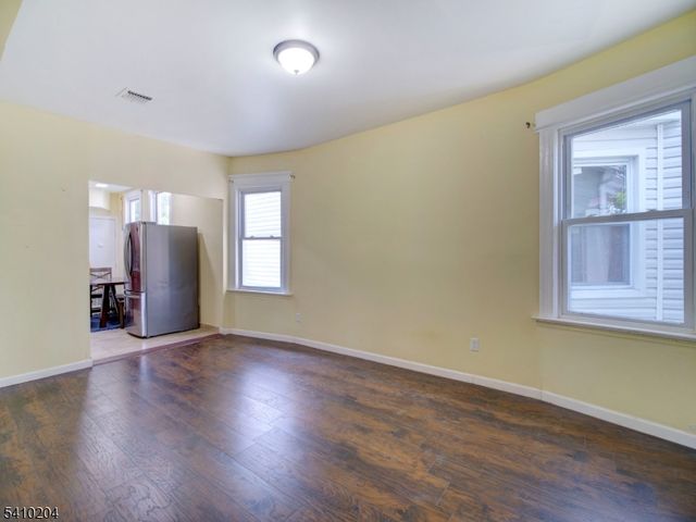 52 Amherst St, East Orange City, NJ 07018