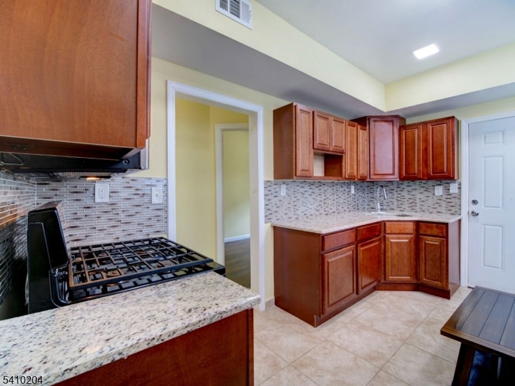52 Amherst St, East Orange City, NJ 07018 — photo 2