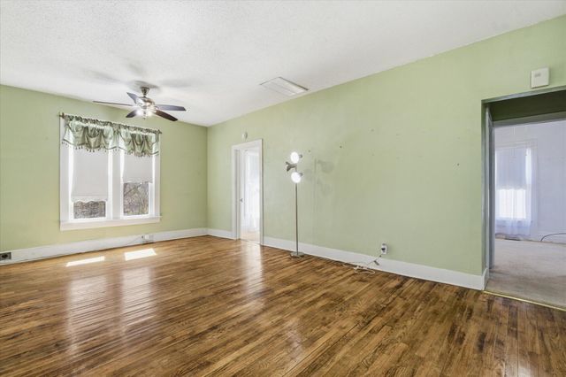 404 E Oak Street, Ozark, MO 65721