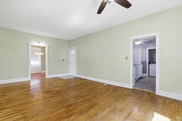 404 E Oak Street, Ozark, MO 65721