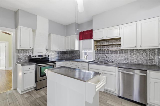 404 E Oak Street, Ozark, MO 65721