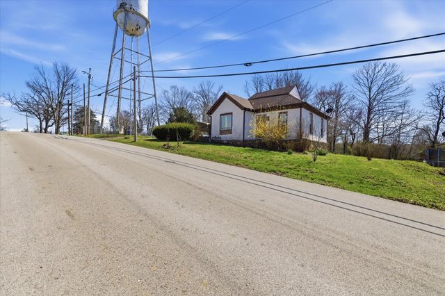 404 E Oak Street, Ozark, MO 65721