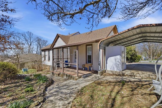 404 E Oak Street, Ozark, MO 65721