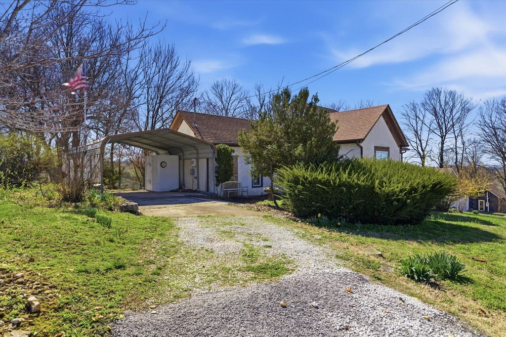 404 E Oak Street, Ozark, MO 65721