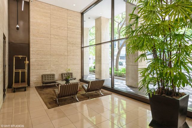 260 E Chestnut Street 1211, Chicago, IL 60611