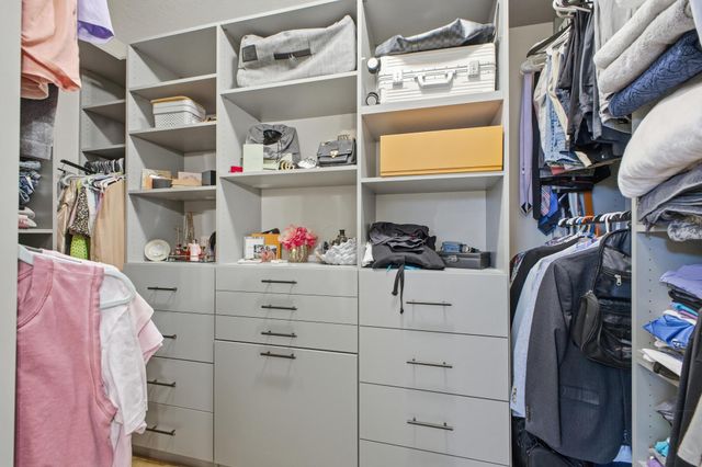 8197 Narrow Leaf Drive, Blacklick, OH 43004