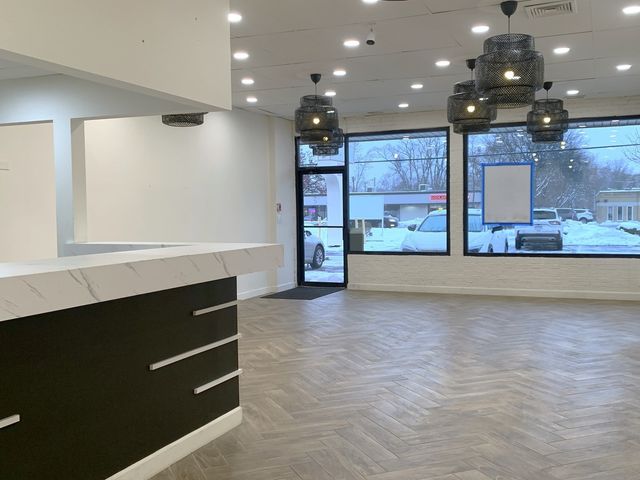 641 E Roosevelt Road, Lombard, IL 60148