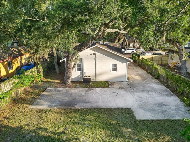 2116 E ELLICOTT STREET, Tampa, FL 33610