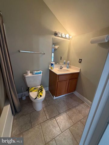 7306 BELAIR RD, Baltimore, MD 21206