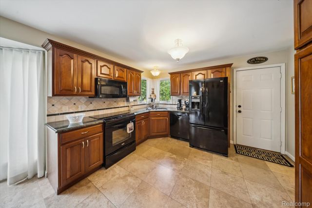 56764 Jewell Road, Shelby Charter Township, MI 48315