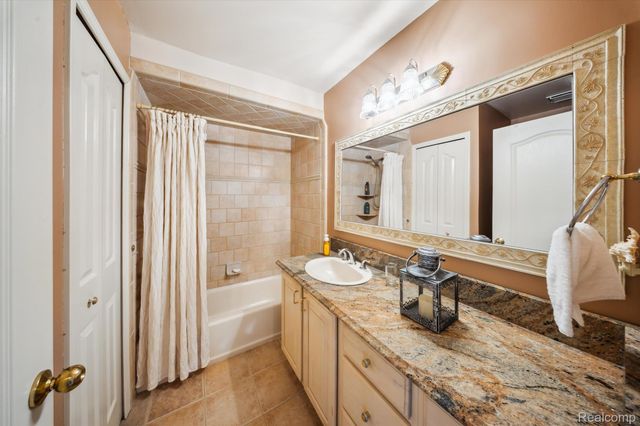 56764 Jewell Road, Shelby Charter Township, MI 48315