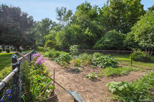 56764 Jewell Road, Shelby Charter Township, MI 48315