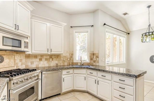 8243 Round Hills Circle, Las Vegas, NV 89113