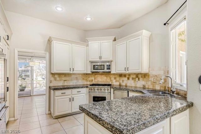 8243 Round Hills Circle, Las Vegas, NV 89113