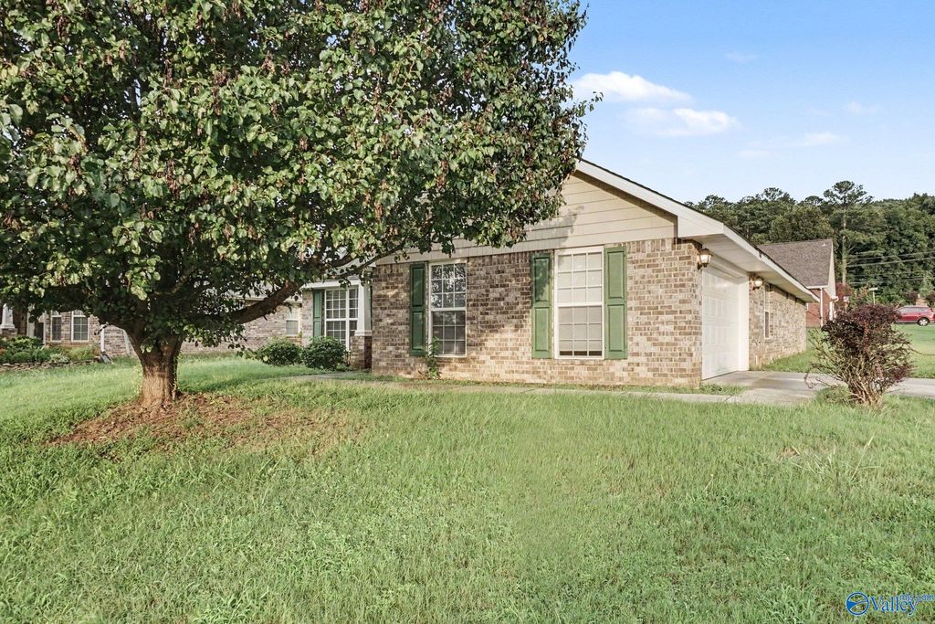 2404 Slatemill Drive SW, Huntsville, AL 35803