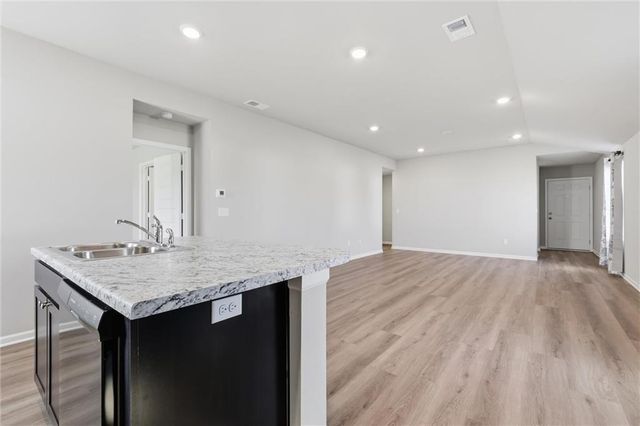 423 Park Hill Drive, Tonganoxie, KS 66086