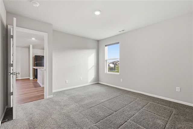 423 Park Hill Drive, Tonganoxie, KS 66086