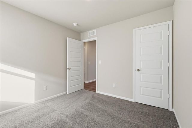 423 Park Hill Drive, Tonganoxie, KS 66086