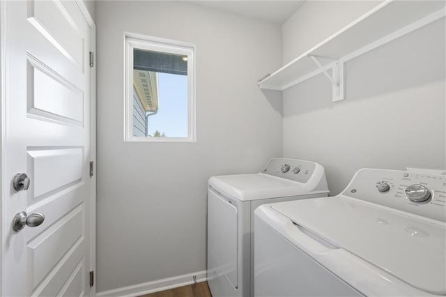 423 Park Hill Drive, Tonganoxie, KS 66086