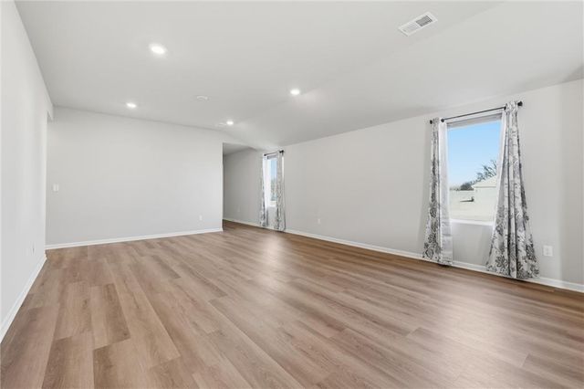 423 Park Hill Drive, Tonganoxie, KS 66086