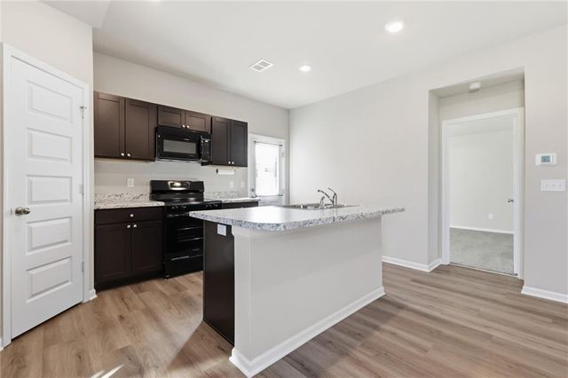 423 Park Hill Drive, Tonganoxie, KS 66086