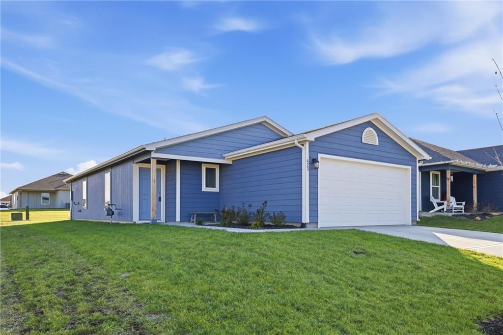 423 Park Hill Drive, Tonganoxie, KS 66086