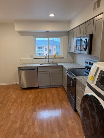 4208 Central Road 4F, Glenview, IL 60025