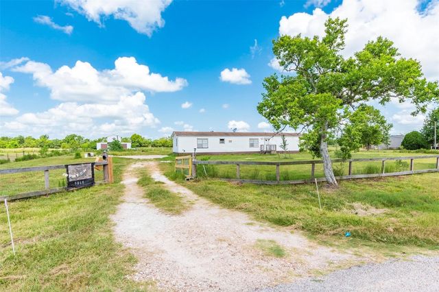 9860 County Road 200, Alvin, TX 77511