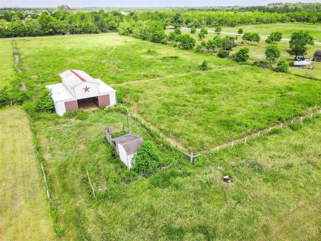 9860 County Road 200, Alvin, TX 77511