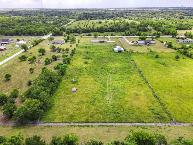 9860 County Road 200, Alvin, TX 77511