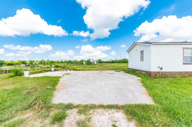 9860 County Road 200, Alvin, TX 77511